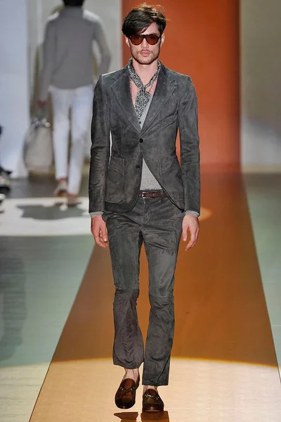 Look 13